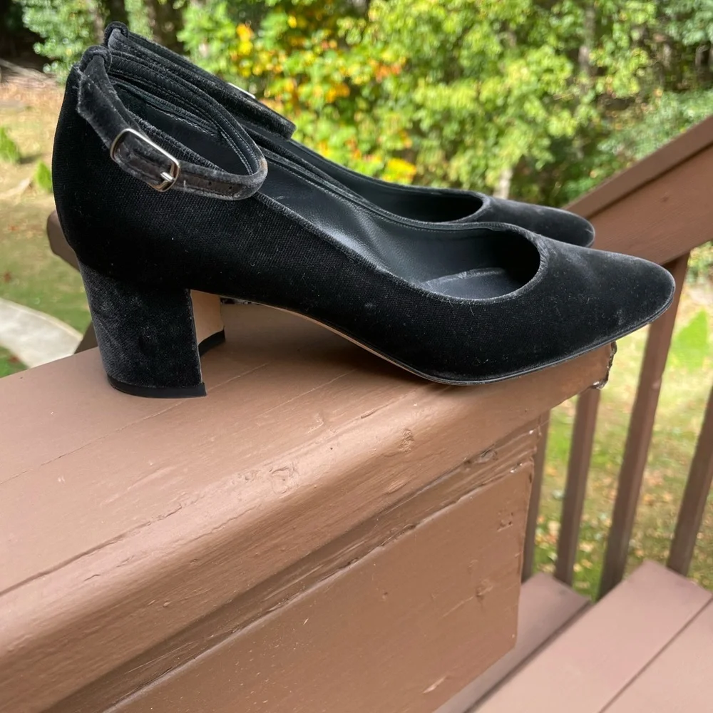 Manolo Blahnik Listony Strap 50 - Picture 9 of 16